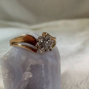 Vintage Gold-Toned Solitaire Diamond Ring W/ Elegant Band 10KT 1.64 GR SZ 7 3/4
